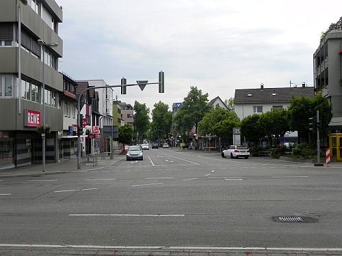Esslinger Straße/Hindenburgstraße. Hier fuhr früher die Straßenbahn.